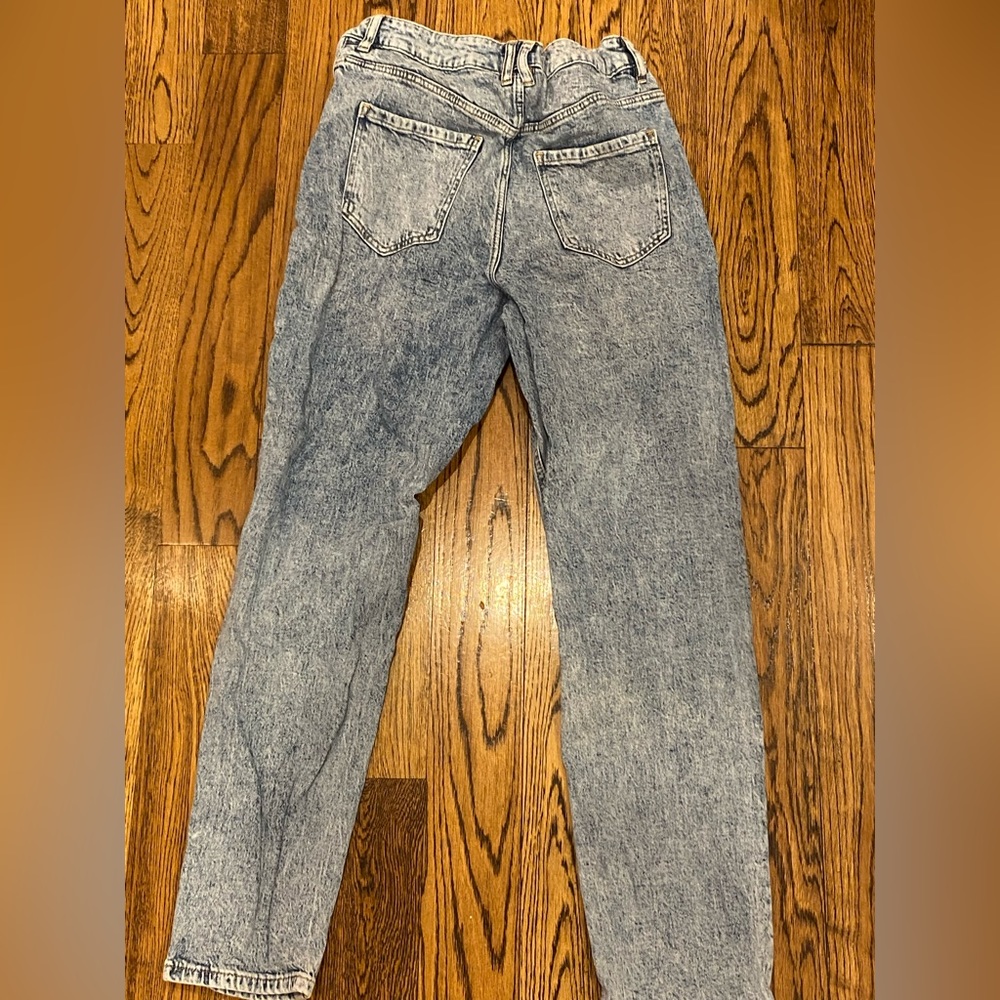 These are blue jeans from H&M in size kids/junior 11-12!